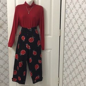 Ladybug Print Capri Pants – Size 12 – Stretch Cotton – Whimsical & Fun! 🐞
